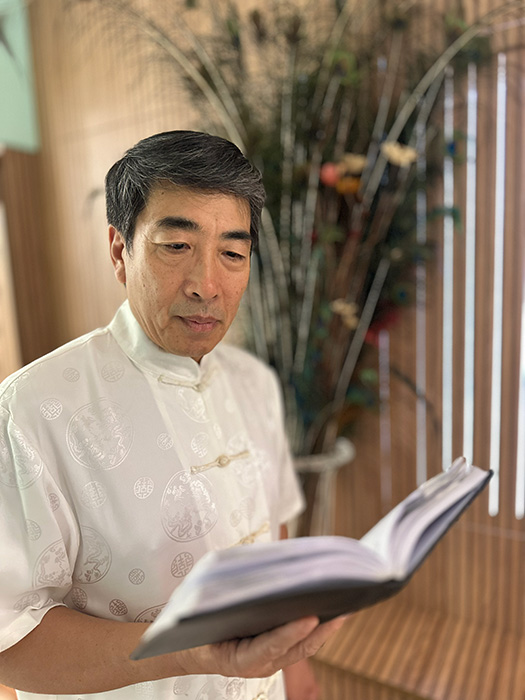 Dr. Qin Jun
